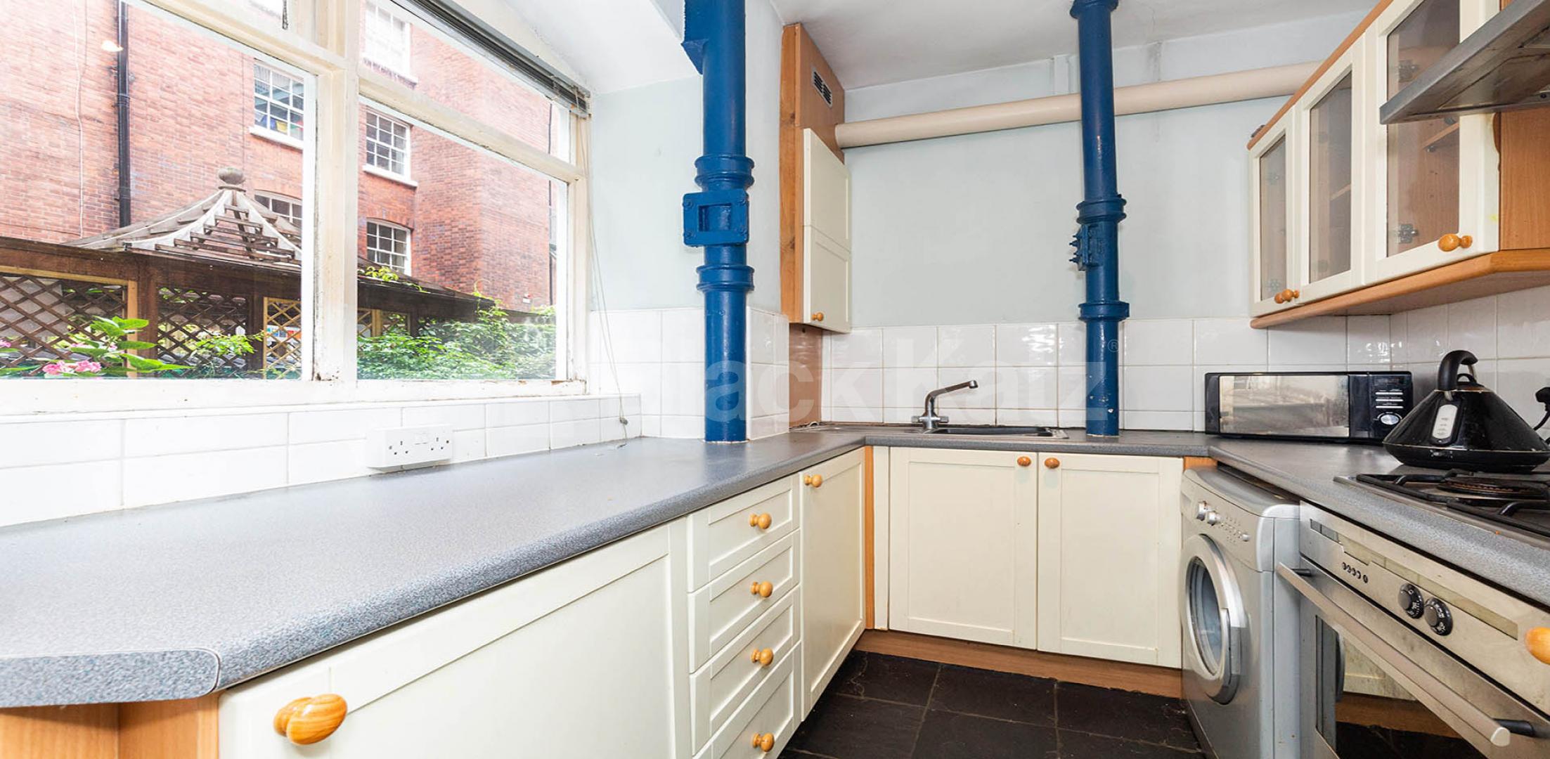 Large bedrooms 1 Bedroom, Furnished Flat in Sandwich Street WC1H